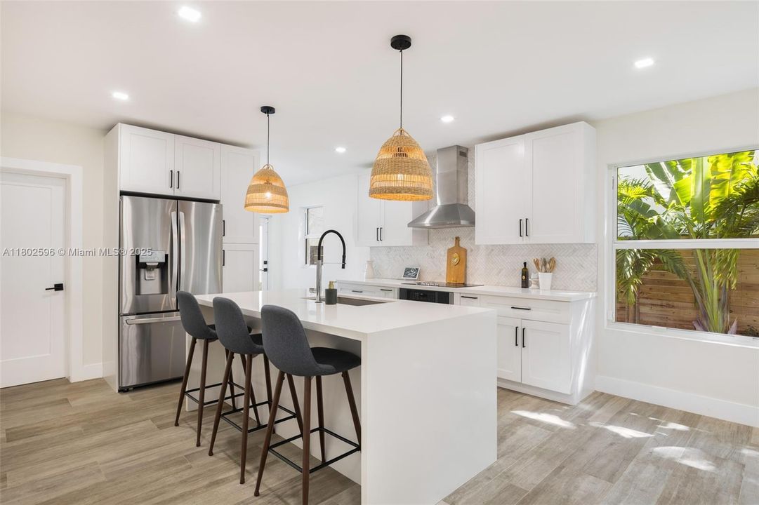 Vendido Recientemente: $2,650,000 (4 camas, 3 baños, 2072 Pies cuadrados)