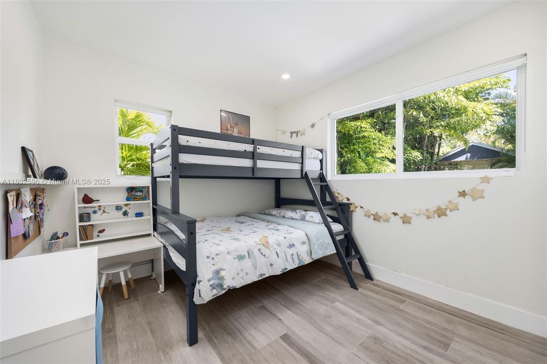 Vendido Recientemente: $2,650,000 (4 camas, 3 baños, 2072 Pies cuadrados)