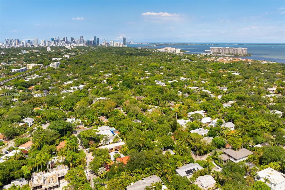 Vendido Recientemente: $2,650,000 (4 camas, 3 baños, 2072 Pies cuadrados)