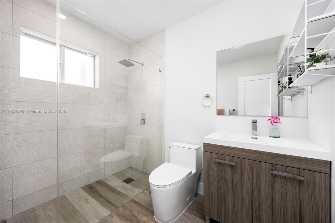 Vendido Recientemente: $2,650,000 (4 camas, 3 baños, 2072 Pies cuadrados)