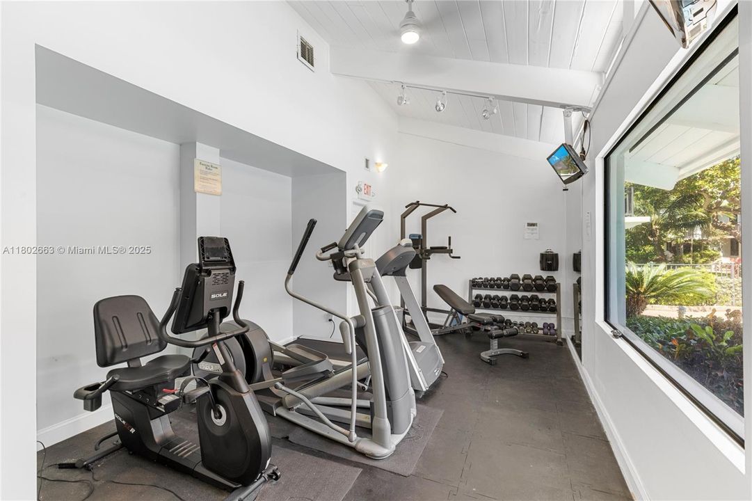 Recently Sold: $1,020,000 (2 beds, 2 baths, 1273 Square Feet)