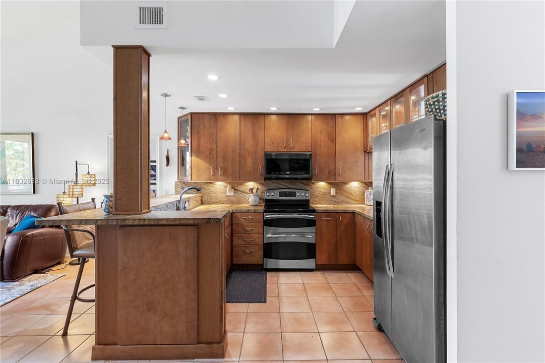 Recently Sold: $1,020,000 (2 beds, 2 baths, 1273 Square Feet)