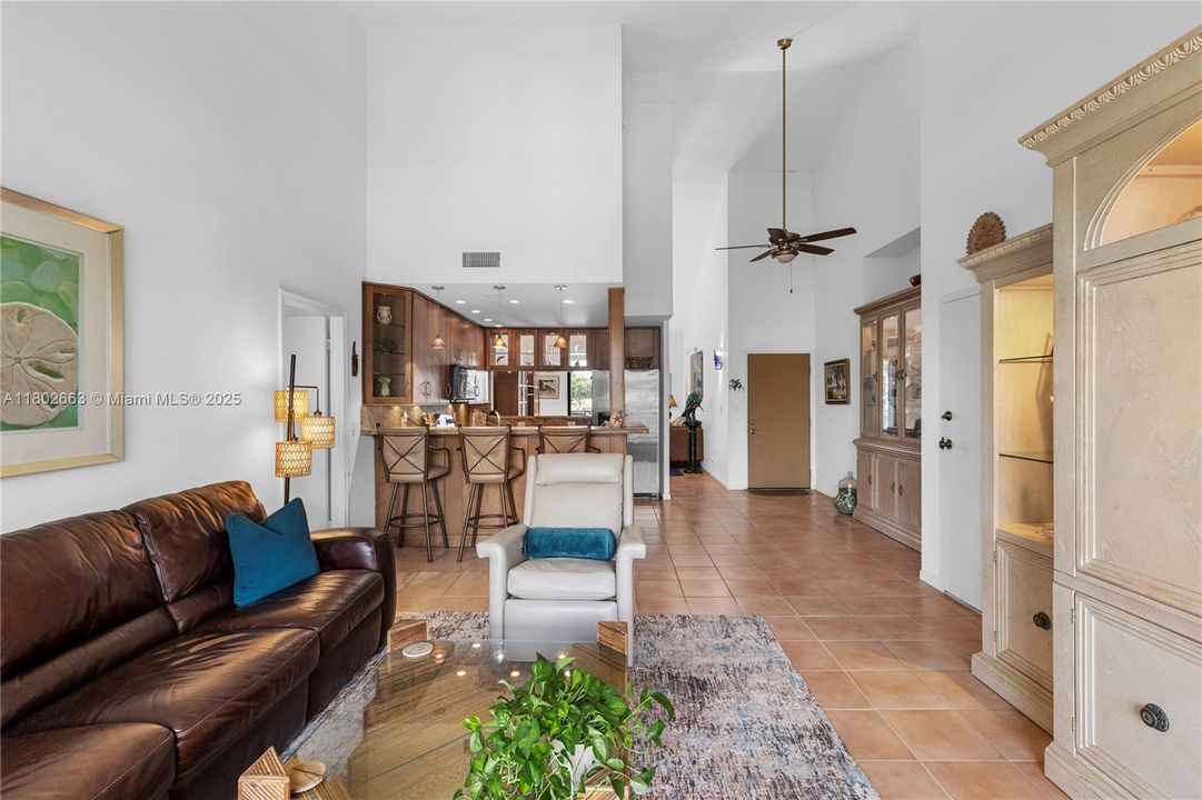 Recently Sold: $1,020,000 (2 beds, 2 baths, 1273 Square Feet)