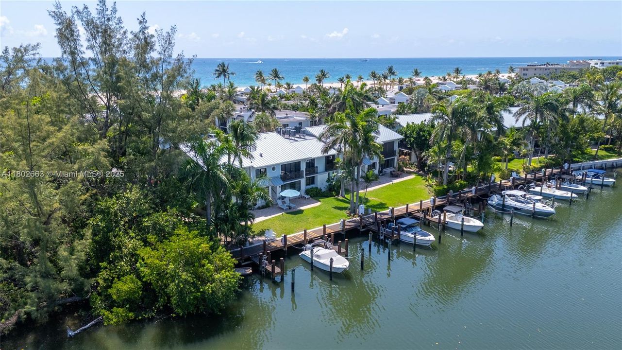 Recently Sold: $1,020,000 (2 beds, 2 baths, 1273 Square Feet)