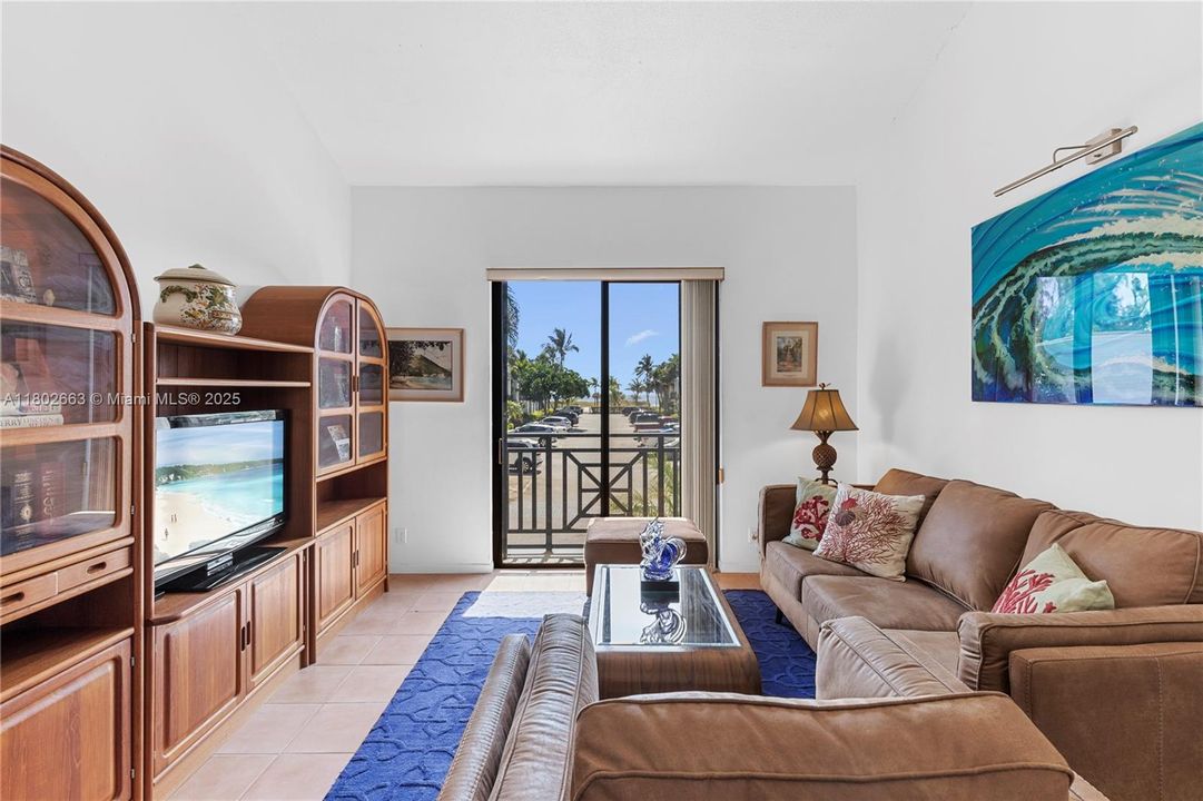 Recently Sold: $1,020,000 (2 beds, 2 baths, 1273 Square Feet)