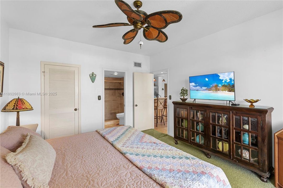 Recently Sold: $1,020,000 (2 beds, 2 baths, 1273 Square Feet)