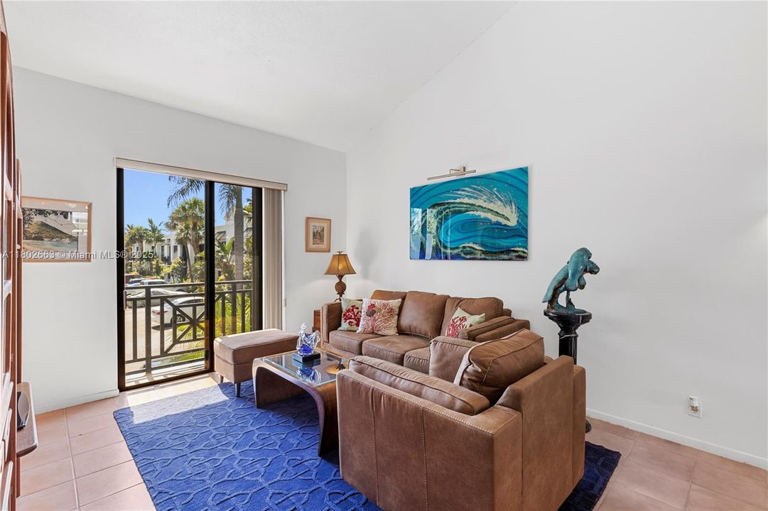Recently Sold: $1,020,000 (2 beds, 2 baths, 1273 Square Feet)