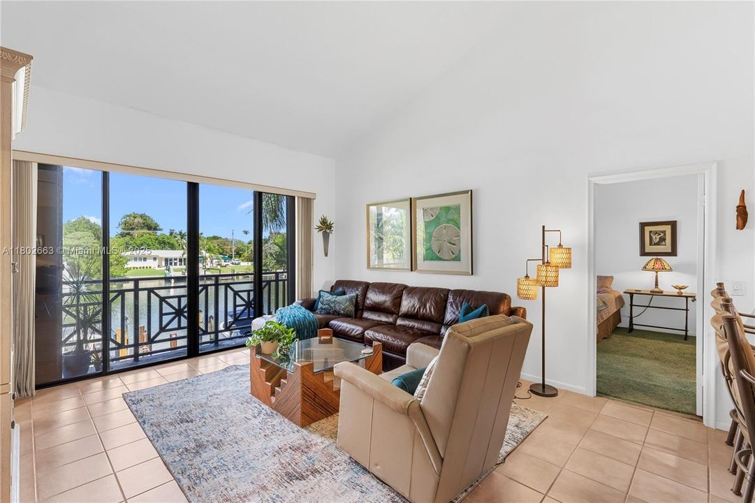 Recently Sold: $1,020,000 (2 beds, 2 baths, 1273 Square Feet)