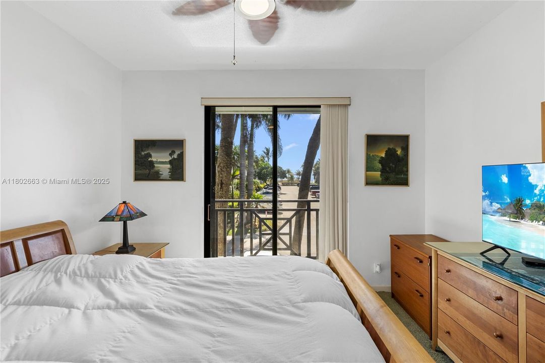 Recently Sold: $1,020,000 (2 beds, 2 baths, 1273 Square Feet)