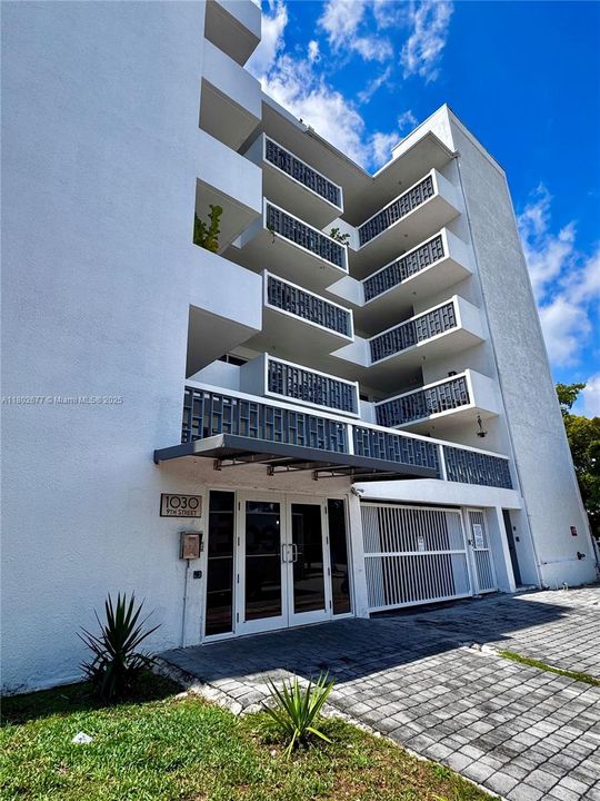 Vendido Recientemente: $288,000 (1 camas, 1 baños, 742 Pies cuadrados)