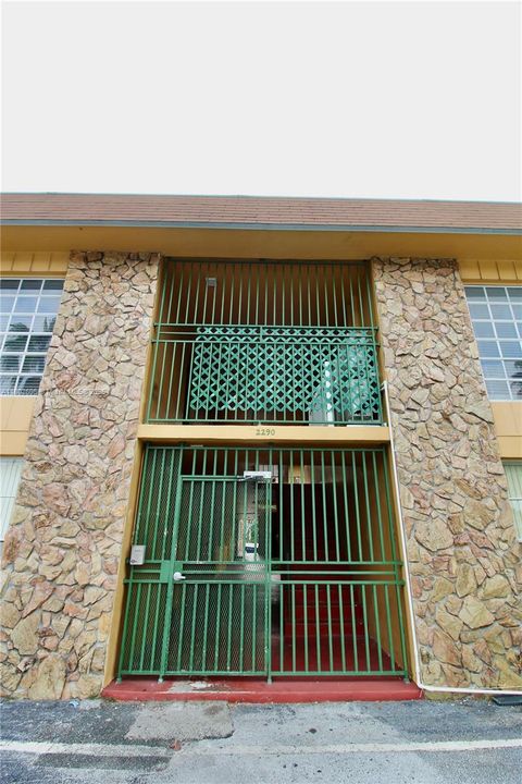 Recently Rented: $2,200 (1 beds, 1 baths, 14586 Square Feet)