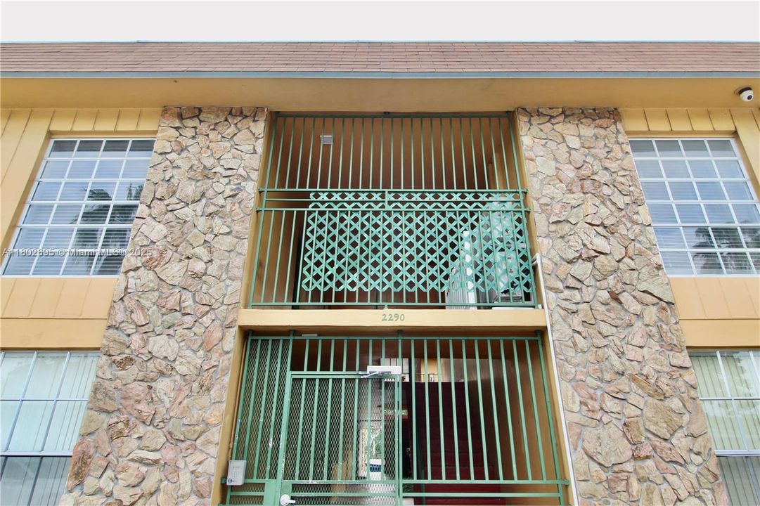 Recently Rented: $2,200 (1 beds, 1 baths, 14586 Square Feet)