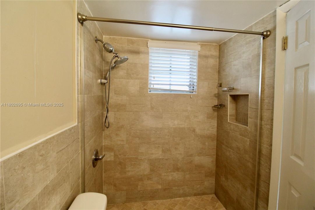 Recently Rented: $2,200 (1 beds, 1 baths, 14586 Square Feet)