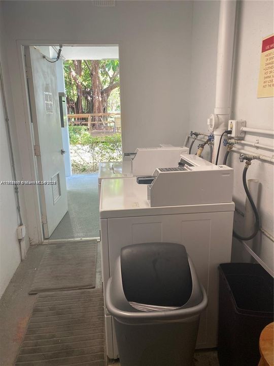 For Sale: $93,000 (1 beds, 1 baths, 585 Square Feet)