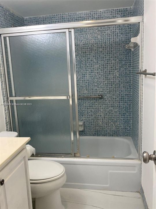 For Sale: $93,000 (1 beds, 1 baths, 585 Square Feet)