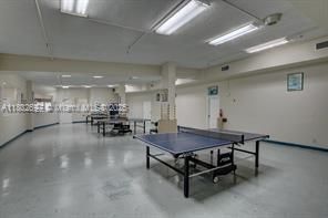 For Sale: $93,000 (1 beds, 1 baths, 585 Square Feet)