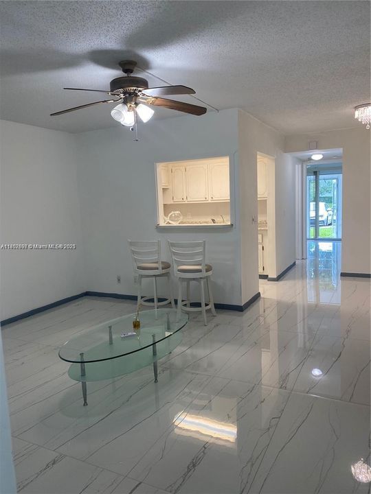 For Sale: $93,000 (1 beds, 1 baths, 585 Square Feet)