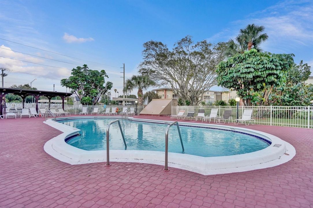 Recently Sold: $80,900 (1 beds, 1 baths, 768 Square Feet)