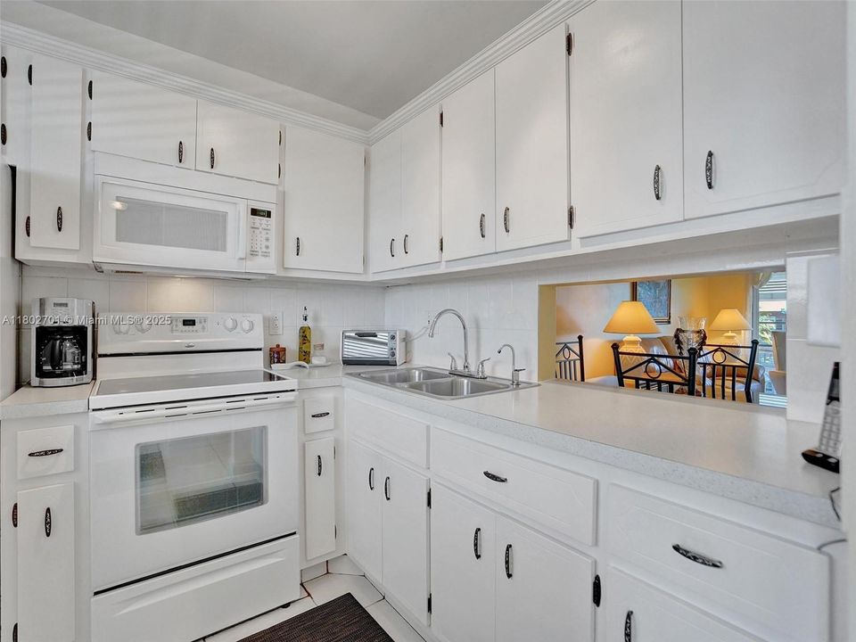 Recently Sold: $80,900 (1 beds, 1 baths, 768 Square Feet)