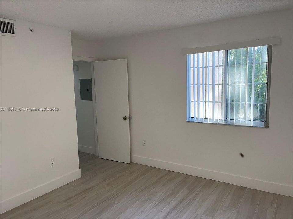 Recently Rented: $2,490 (3 beds, 2 baths, 1220 Square Feet)