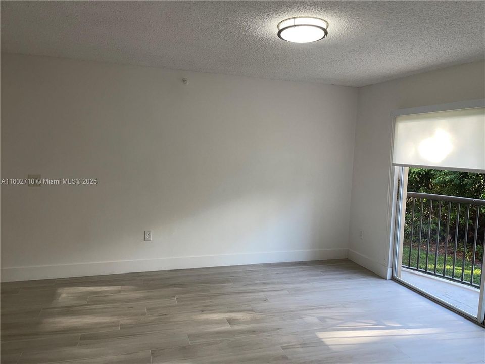 Recently Rented: $2,490 (3 beds, 2 baths, 1220 Square Feet)