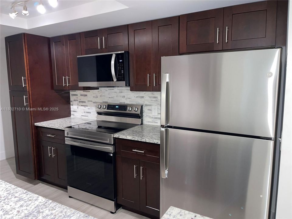 Recently Rented: $2,490 (3 beds, 2 baths, 1220 Square Feet)