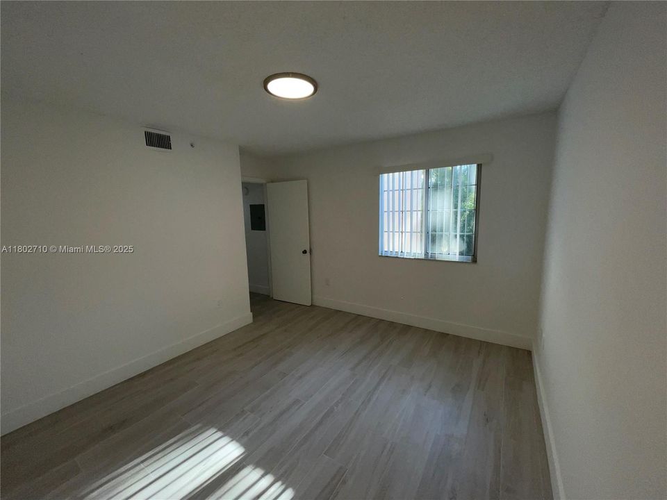 Recently Rented: $2,490 (3 beds, 2 baths, 1220 Square Feet)