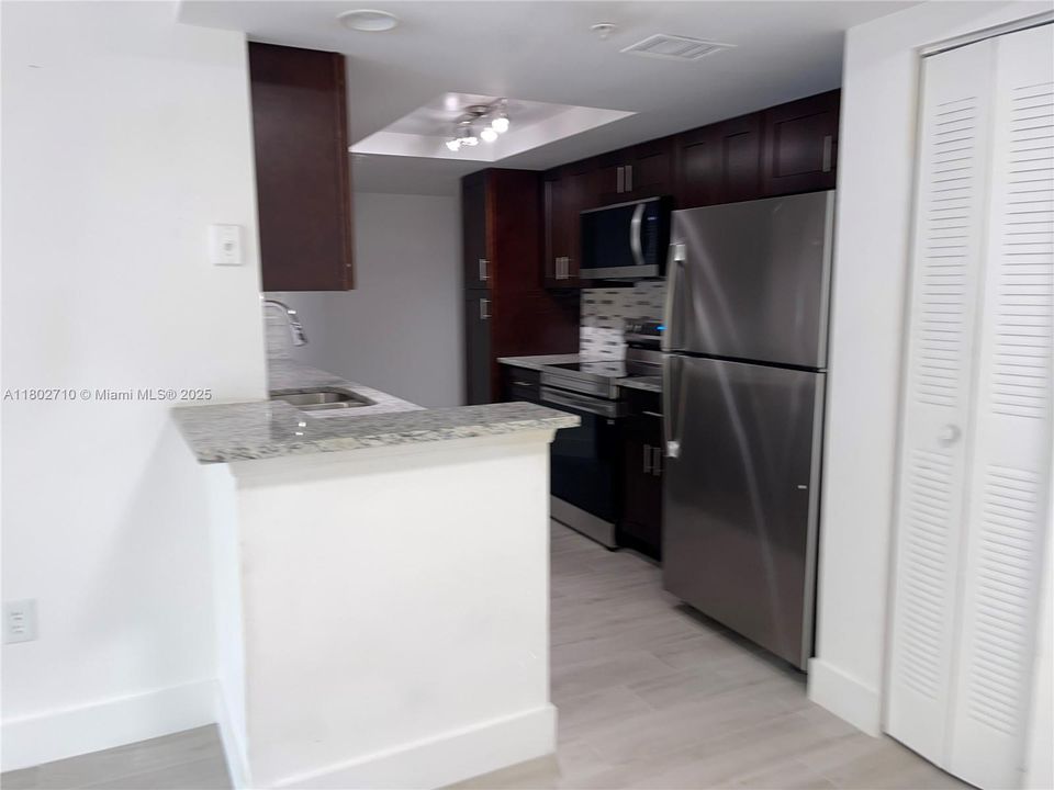 Recently Rented: $2,490 (3 beds, 2 baths, 1220 Square Feet)