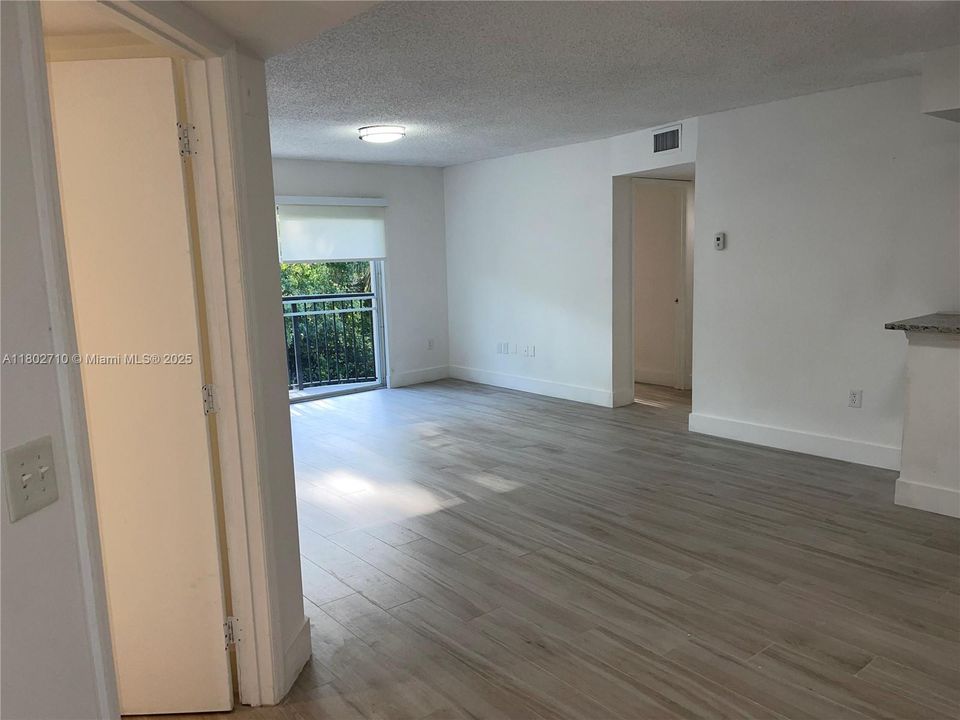 Recently Rented: $2,490 (3 beds, 2 baths, 1220 Square Feet)