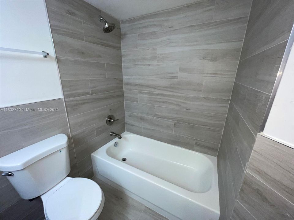 Recently Rented: $2,490 (3 beds, 2 baths, 1220 Square Feet)