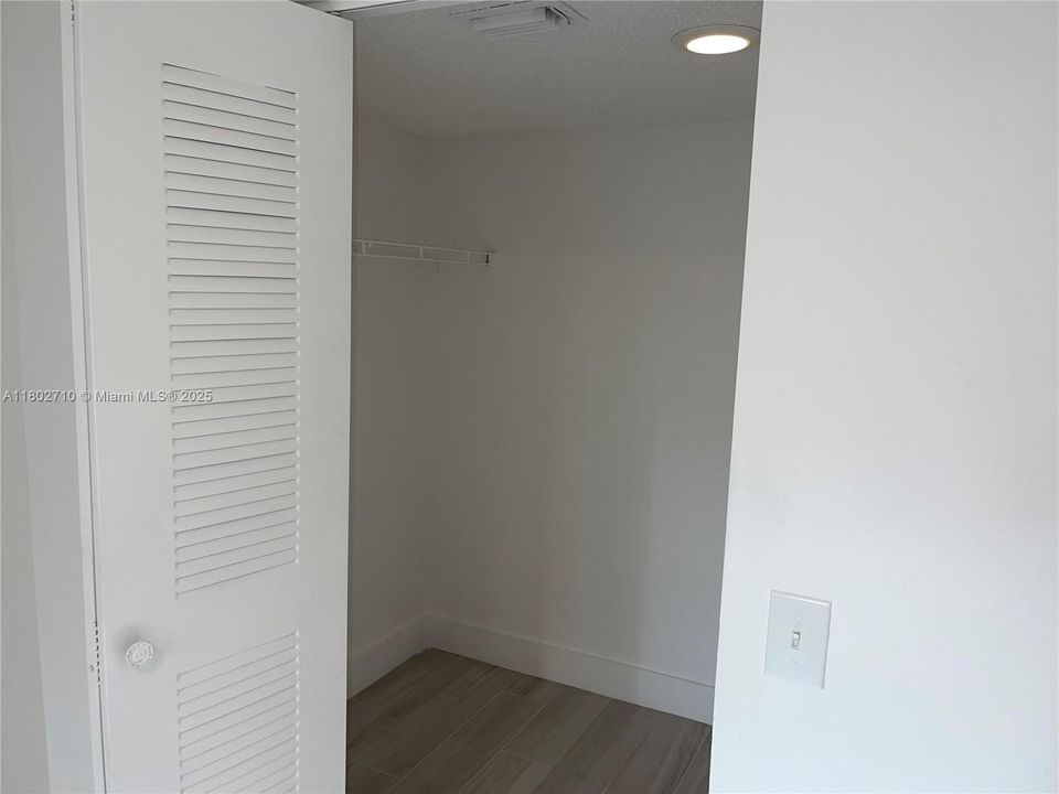 Recently Rented: $2,490 (3 beds, 2 baths, 1220 Square Feet)