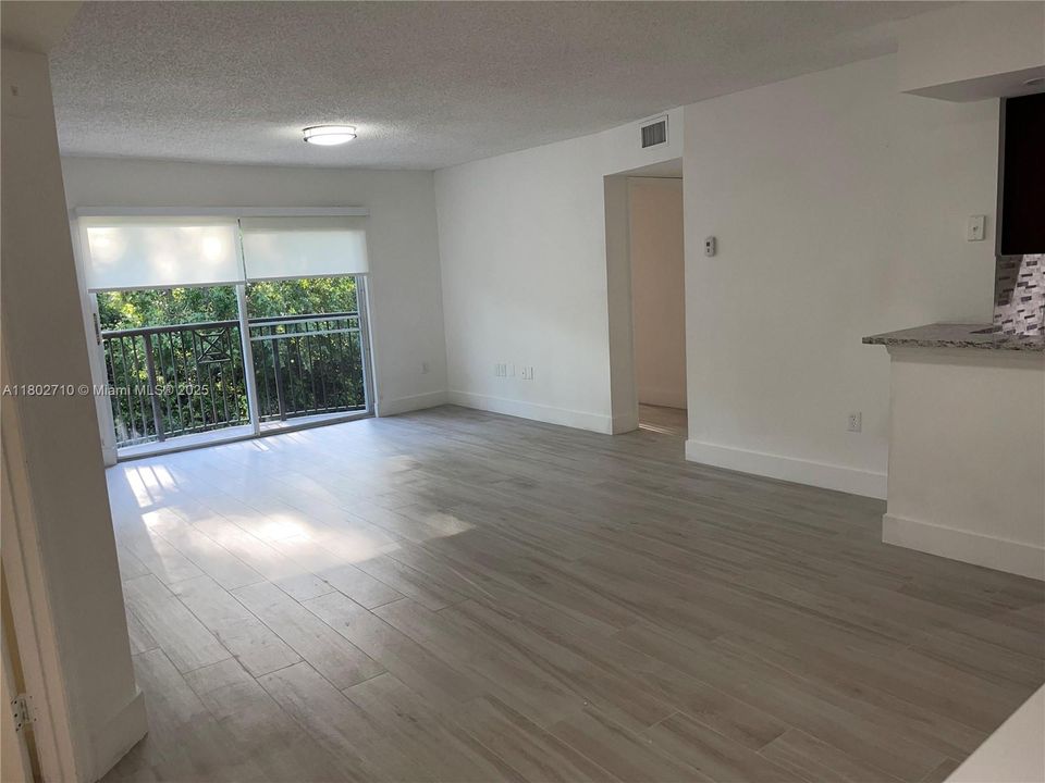 Recently Rented: $2,490 (3 beds, 2 baths, 1220 Square Feet)