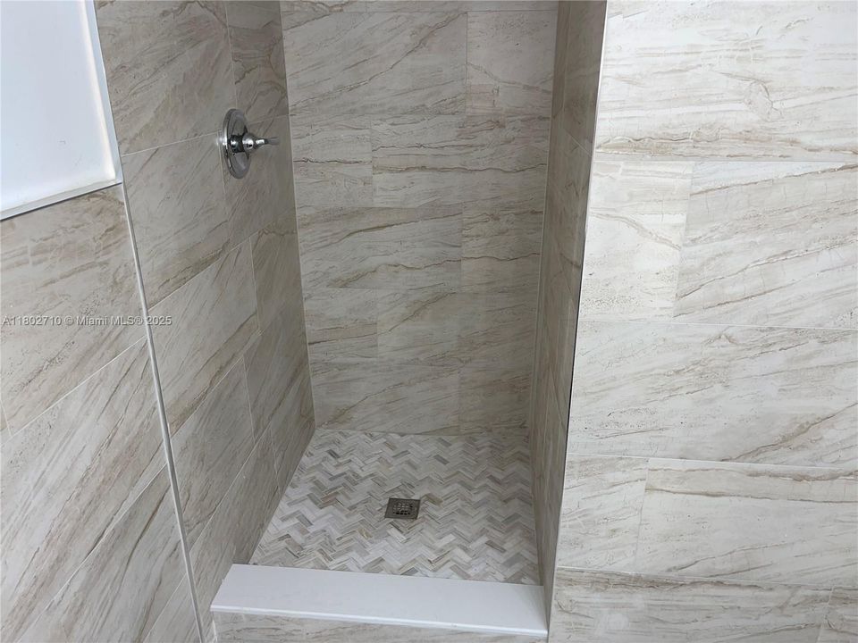 Recently Rented: $2,490 (3 beds, 2 baths, 1220 Square Feet)