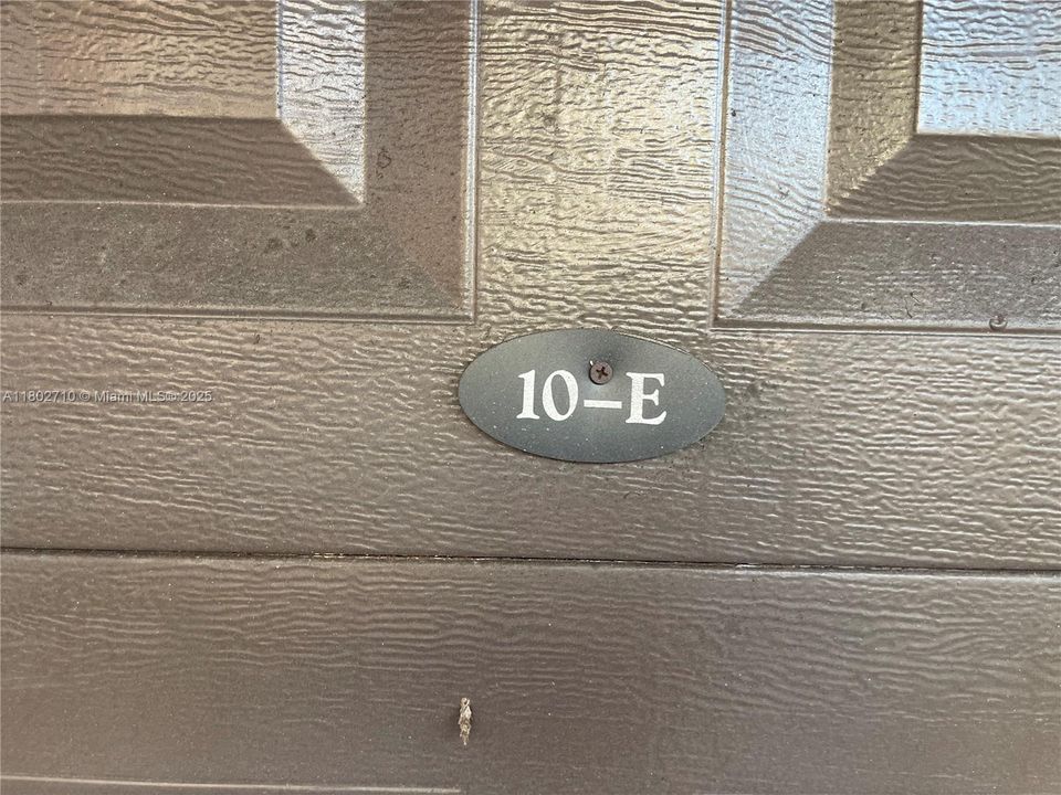 Recently Rented: $2,490 (3 beds, 2 baths, 1220 Square Feet)