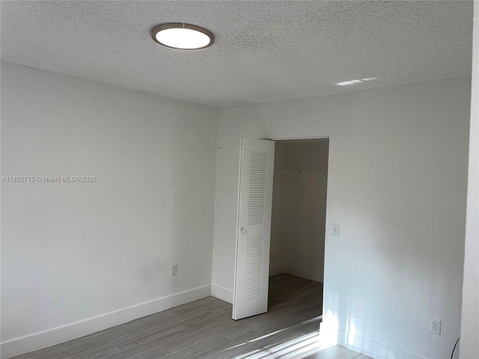 Recently Rented: $2,490 (3 beds, 2 baths, 1220 Square Feet)