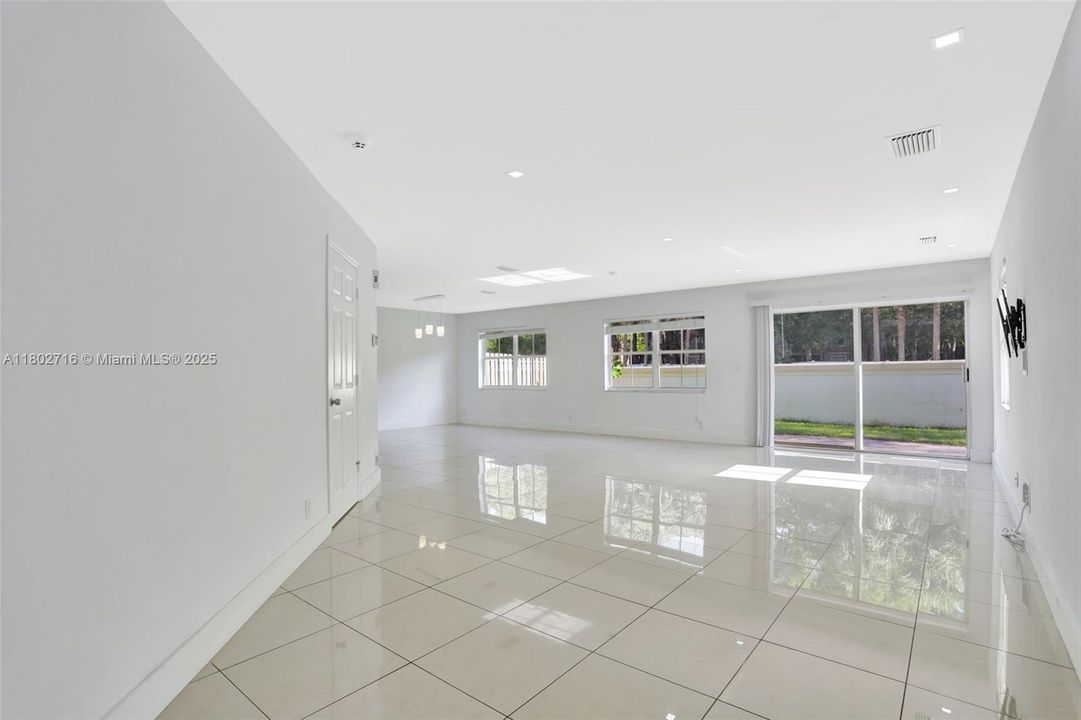 Recently Sold: $594,990 (4 beds, 2 baths, 2113 Square Feet)