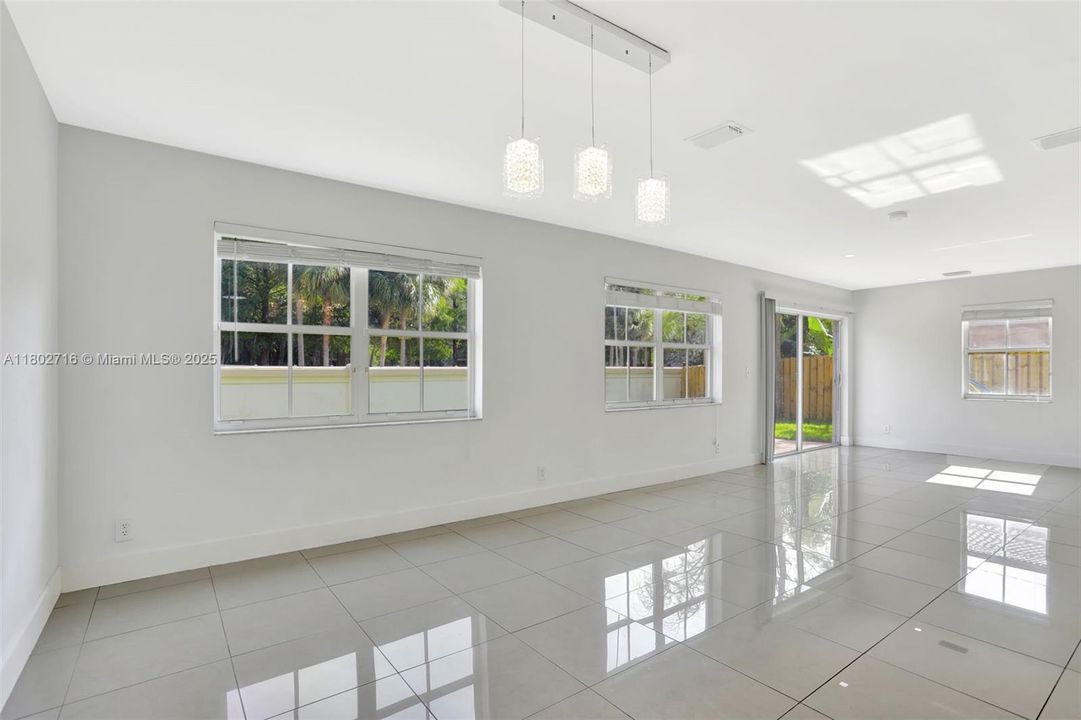 Recently Sold: $594,990 (4 beds, 2 baths, 2113 Square Feet)