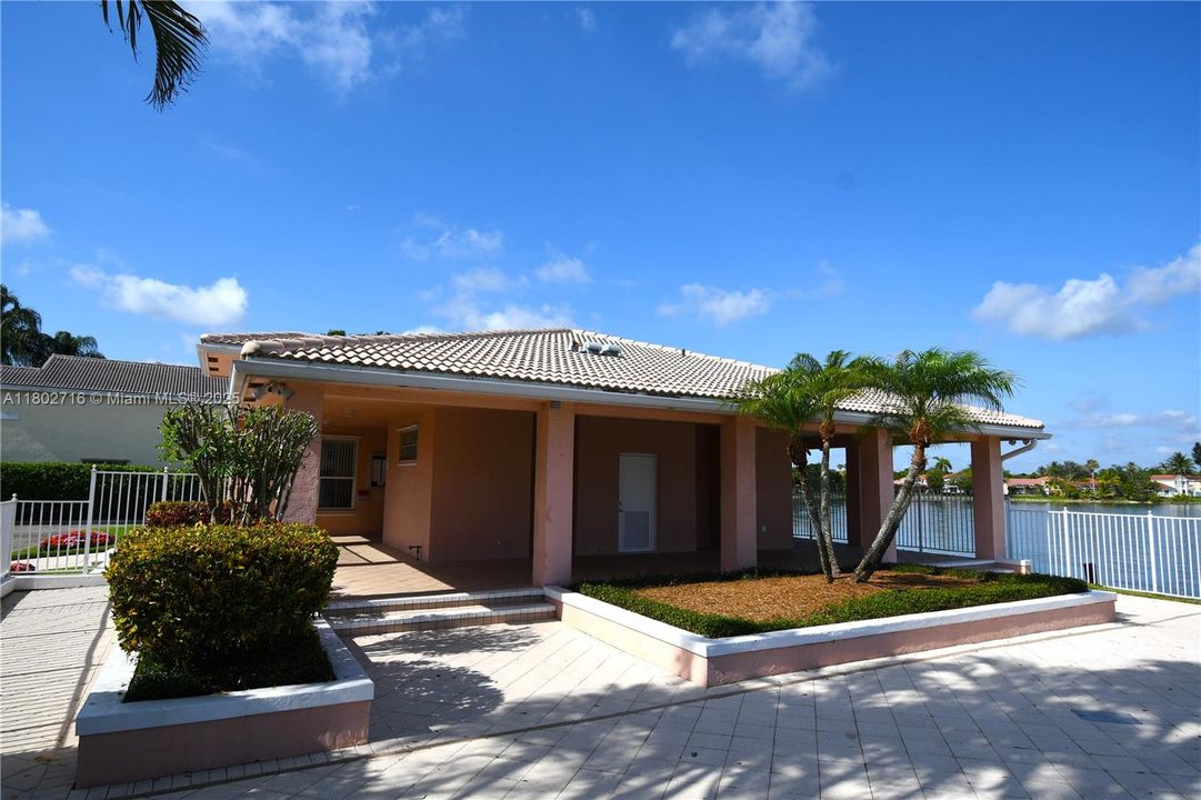 Recently Sold: $594,990 (4 beds, 2 baths, 2113 Square Feet)