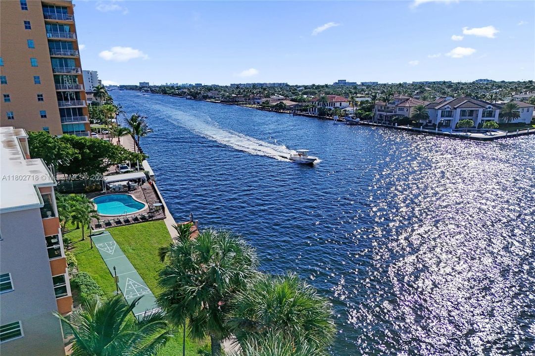 На продажу: $359,999 (2 спален, 2 ванн, 1200 Квадратных фут)