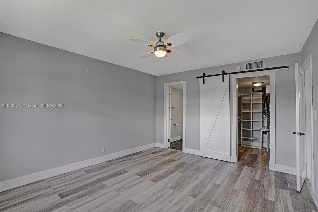 На продажу: $359,999 (2 спален, 2 ванн, 1200 Квадратных фут)