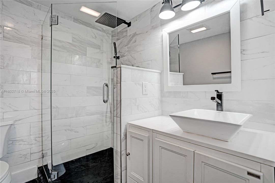 На продажу: $359,999 (2 спален, 2 ванн, 1200 Квадратных фут)