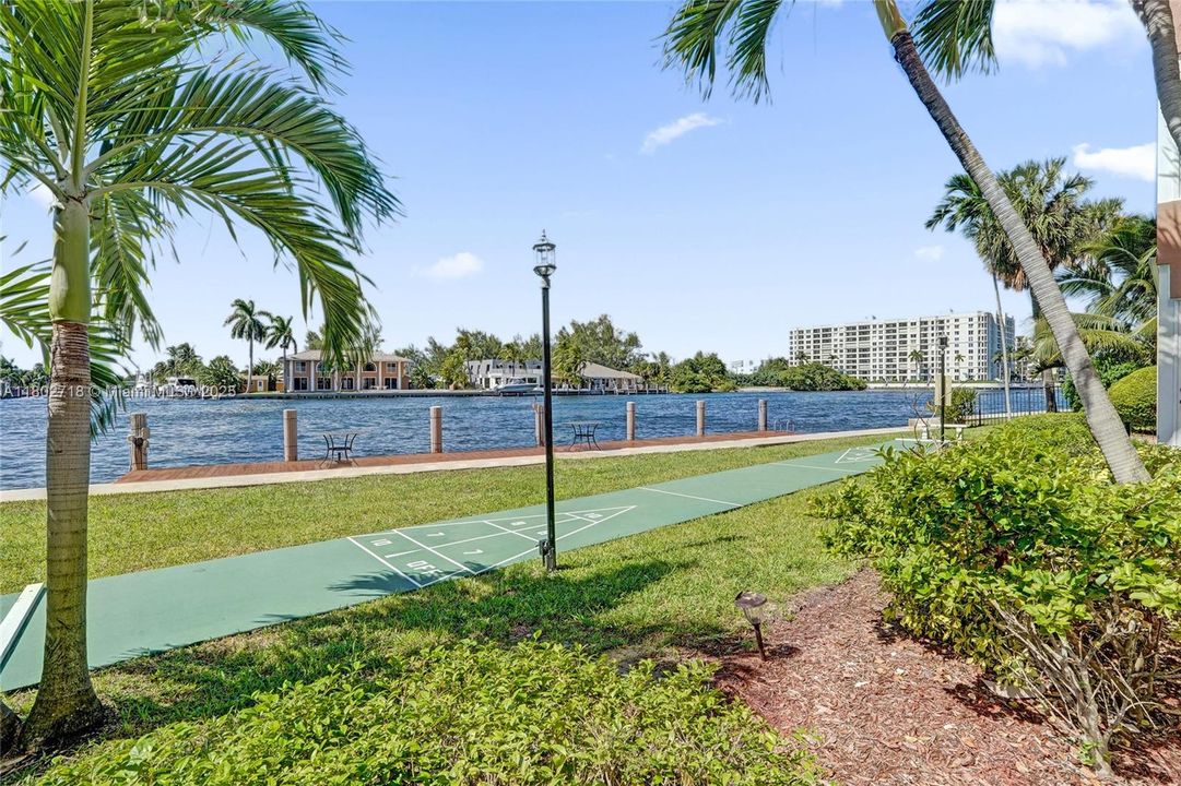 На продажу: $359,999 (2 спален, 2 ванн, 1200 Квадратных фут)