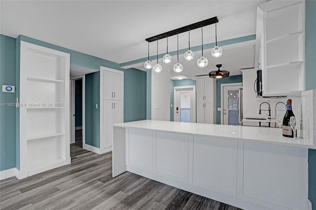 На продажу: $359,999 (2 спален, 2 ванн, 1200 Квадратных фут)