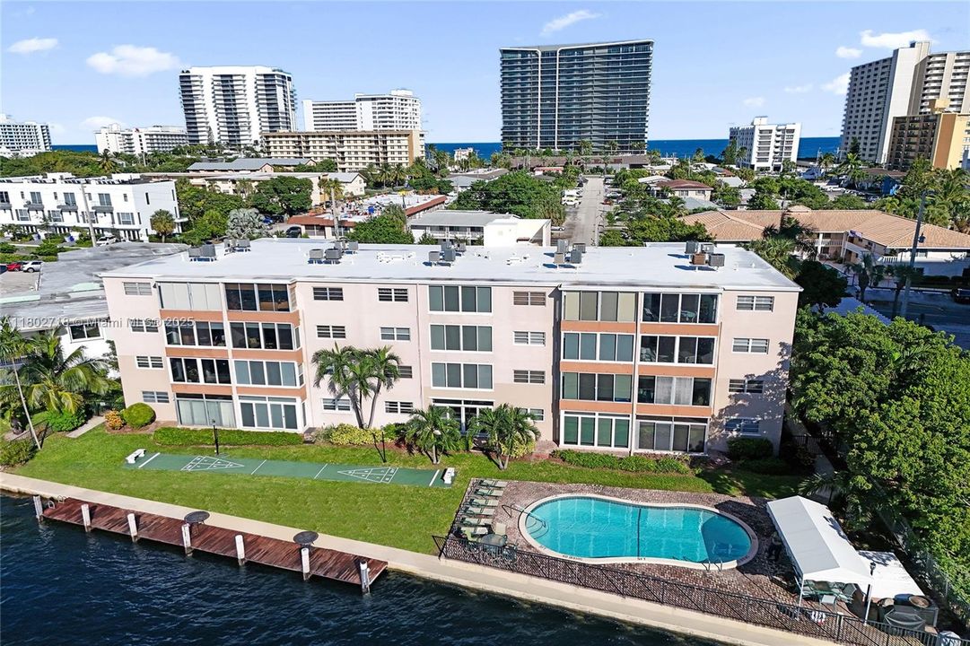 На продажу: $359,999 (2 спален, 2 ванн, 1200 Квадратных фут)