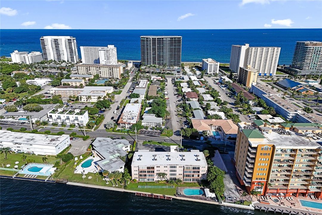 На продажу: $359,999 (2 спален, 2 ванн, 1200 Квадратных фут)