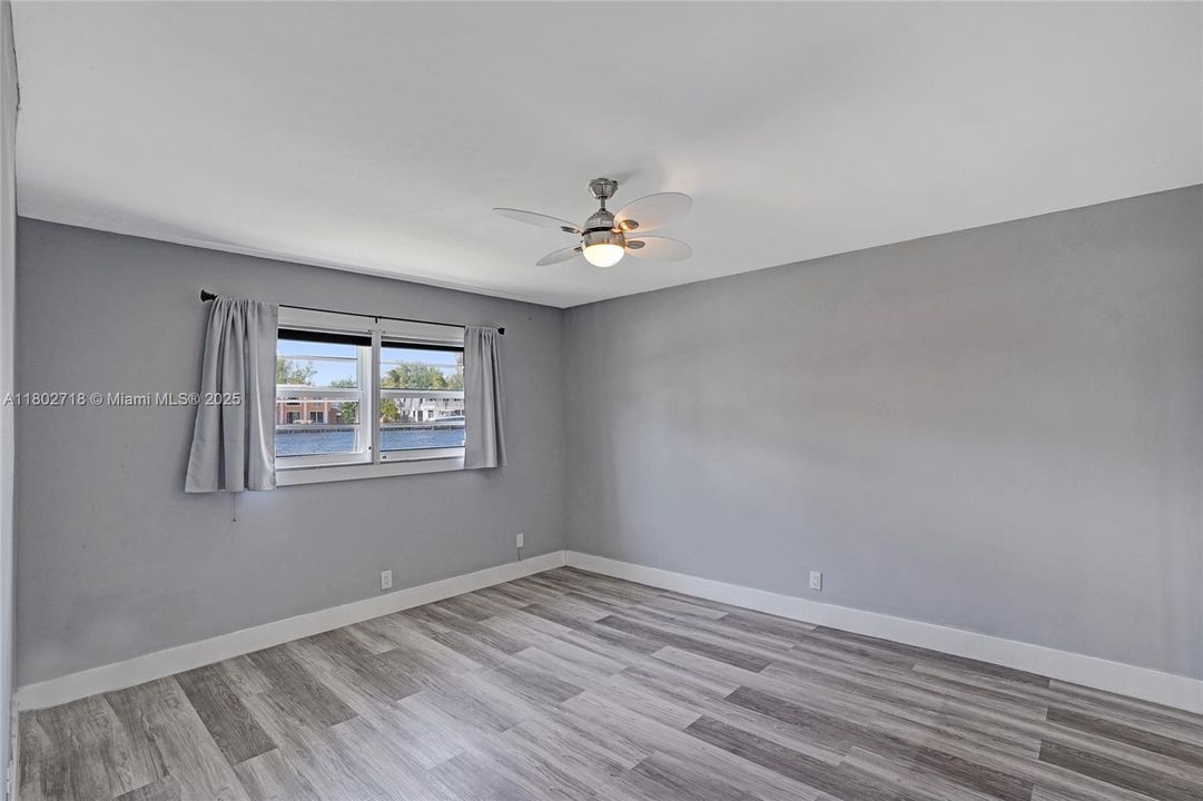 На продажу: $359,999 (2 спален, 2 ванн, 1200 Квадратных фут)