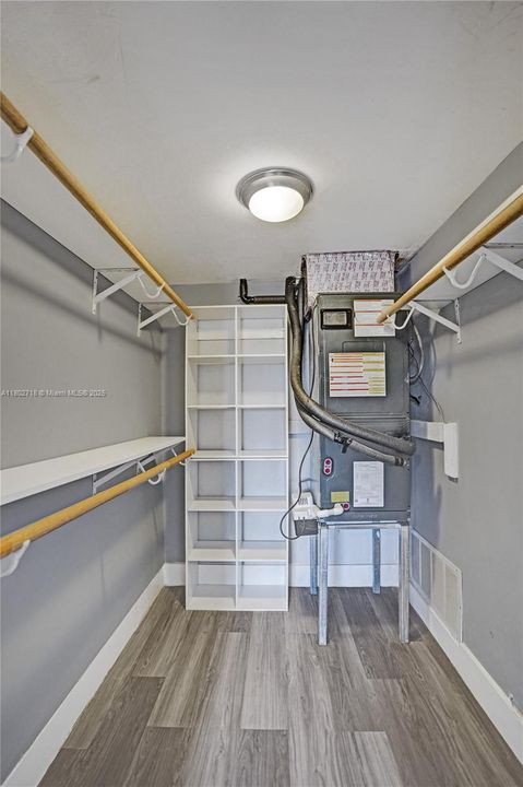 На продажу: $359,999 (2 спален, 2 ванн, 1200 Квадратных фут)