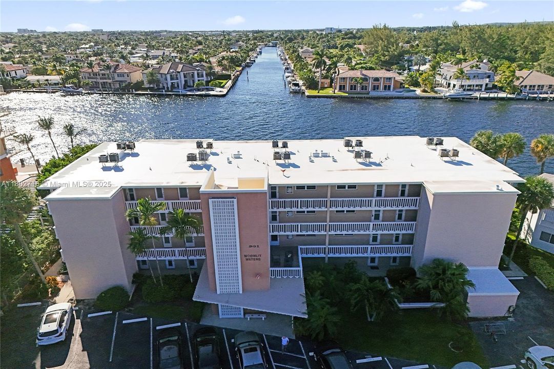 На продажу: $359,999 (2 спален, 2 ванн, 1200 Квадратных фут)