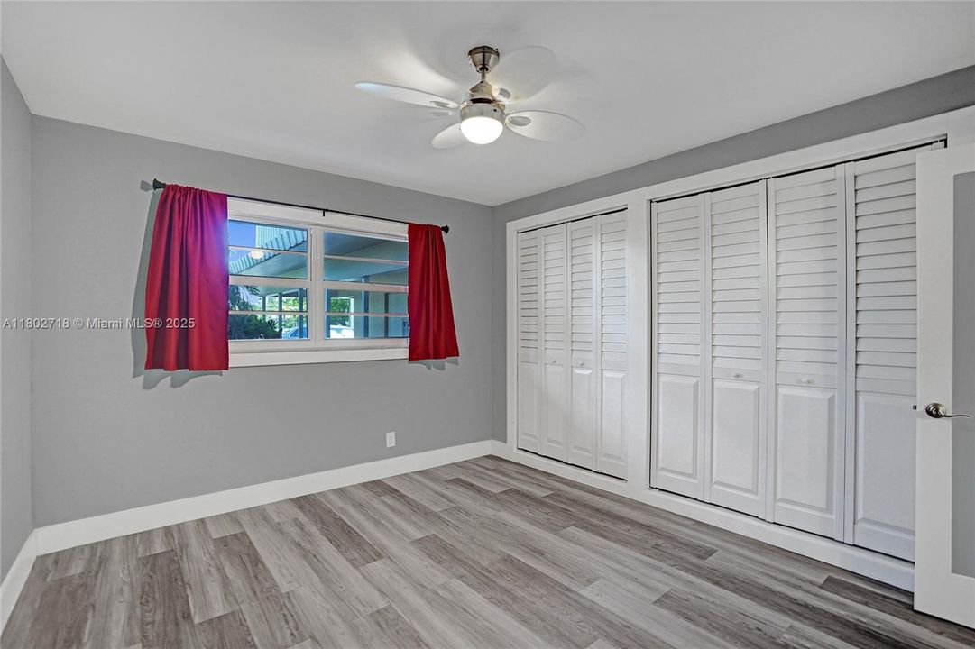 На продажу: $359,999 (2 спален, 2 ванн, 1200 Квадратных фут)