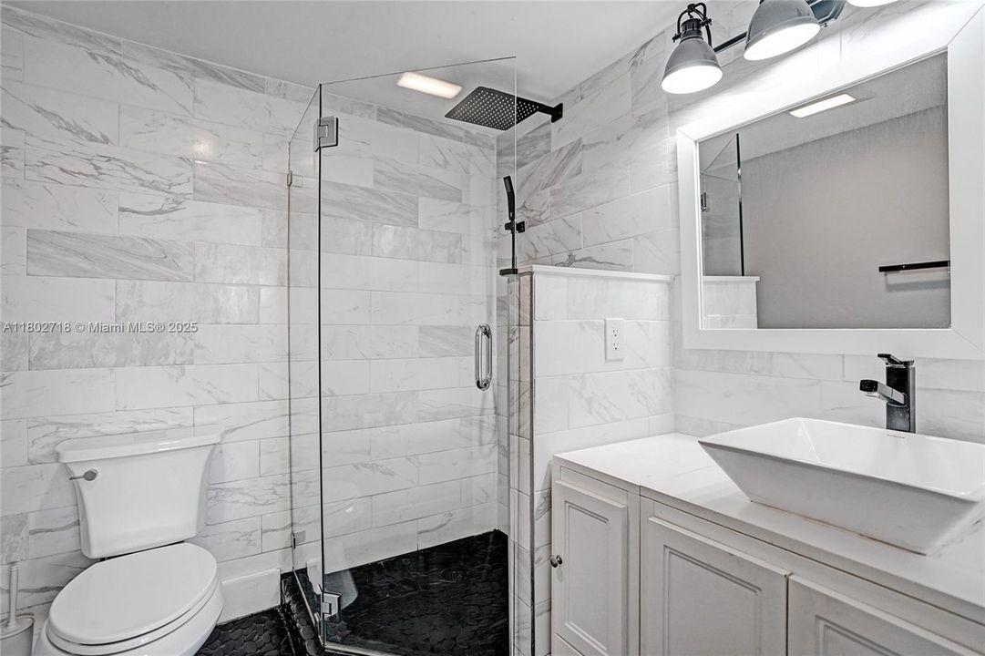 На продажу: $359,999 (2 спален, 2 ванн, 1200 Квадратных фут)